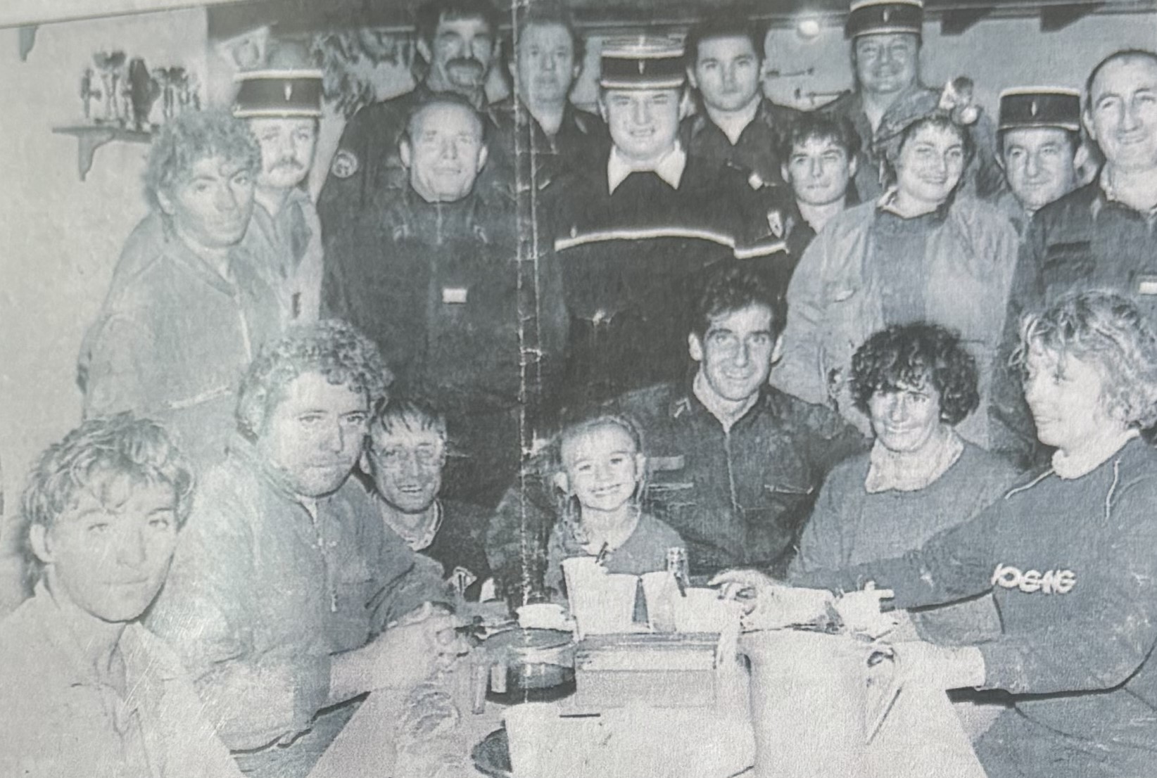 Chronique d’une épreuve souterraine : L’incroyable sauvetage de deux familles dans l’aven du Calel, 1994